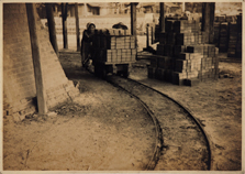 山本煉瓦製造所での作業風景