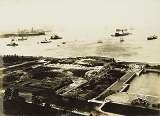 3 造成中の山下公園