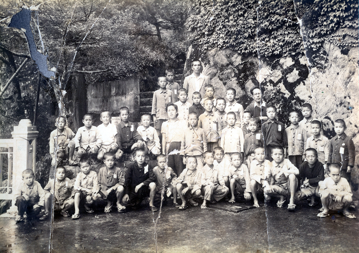 ③南吉田国民学校集団疎開児童写真
