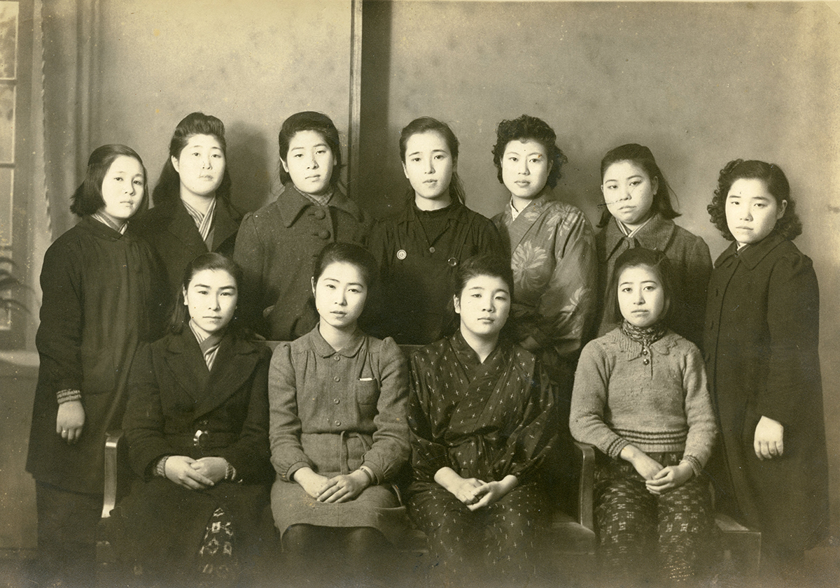 ⑤戦時中の横浜中央電話局員集合写真